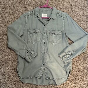 American Eagle Button Up